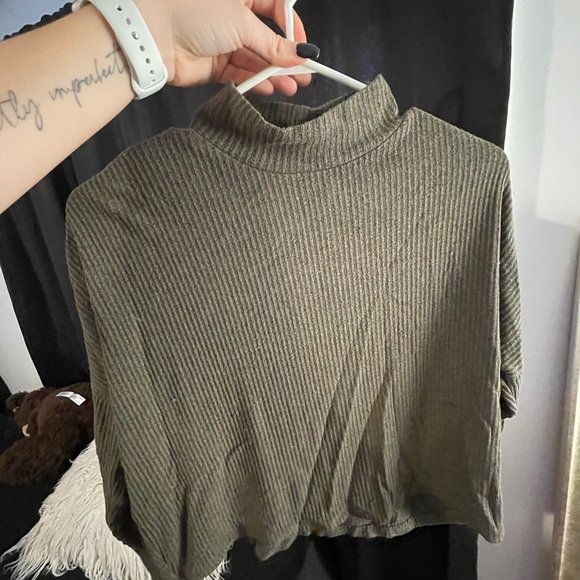 Tons of clothes! Closet clean out :) everything im selling for cheap! - Picture 10 of 15